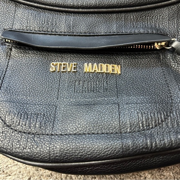 Steve Madden Bsamm Crossbody sling Bag Black faux leather gold hardware punk - Picture 2 of 8